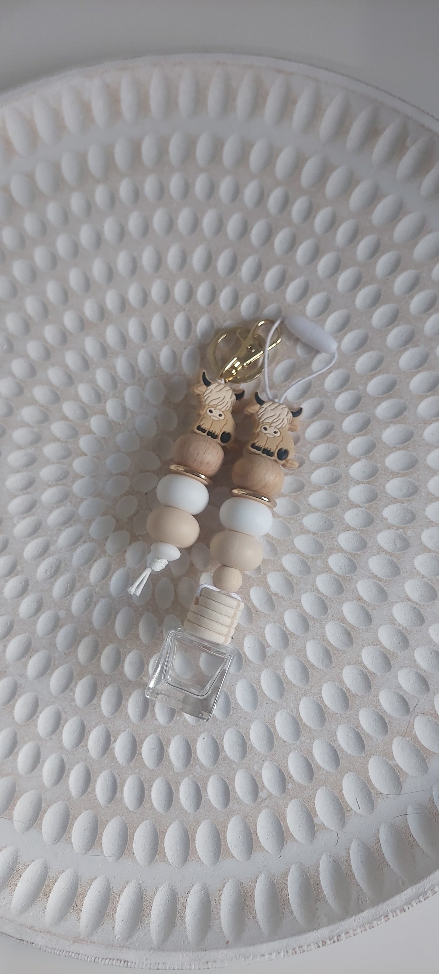 Caramel Highland Cow Diffuser & Beaded Keychain Bundle