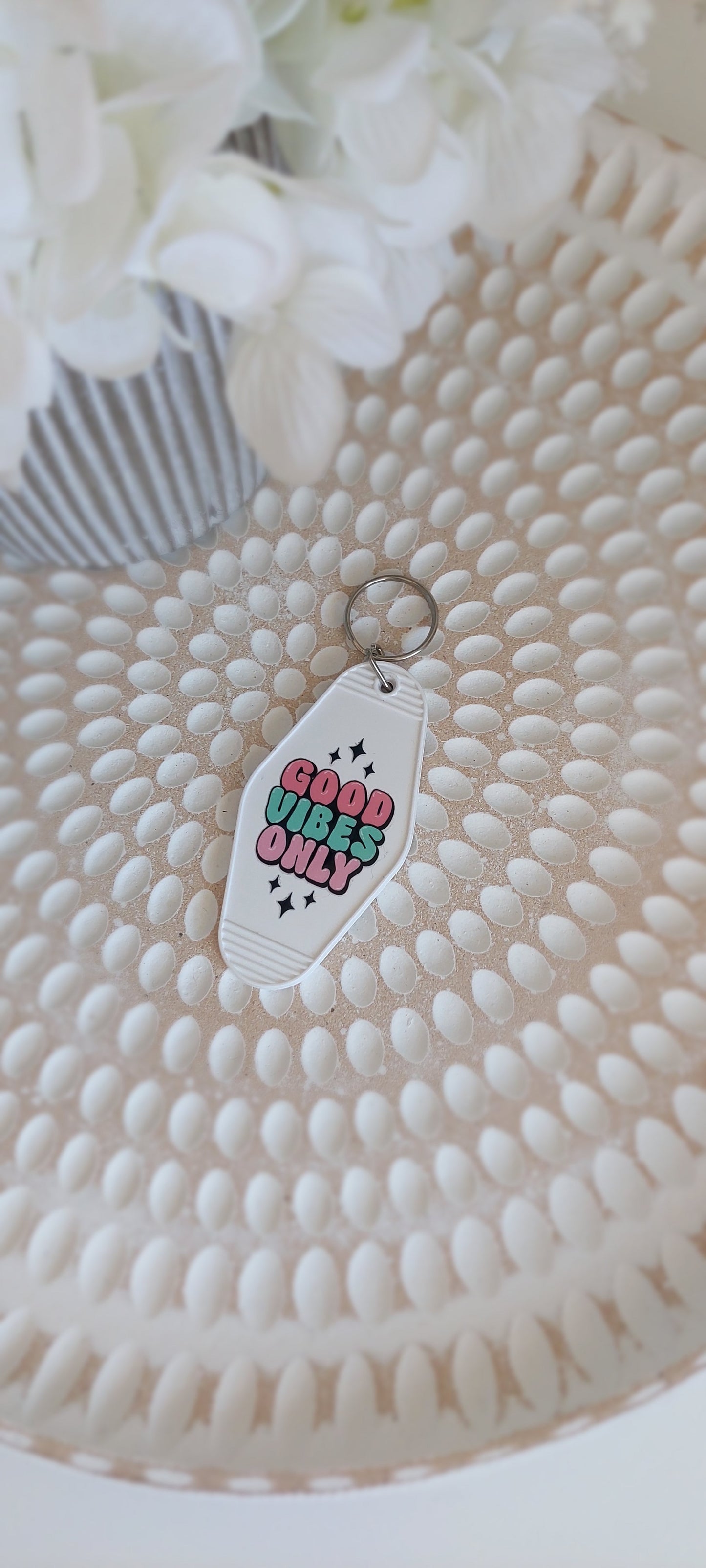 Good Vibes Only - Motel Keychain